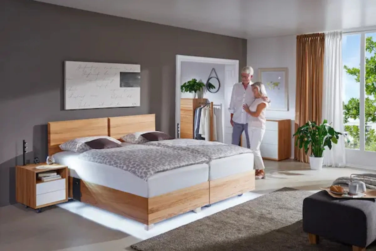 Komfortables Seniorenbett mit Bettkasten