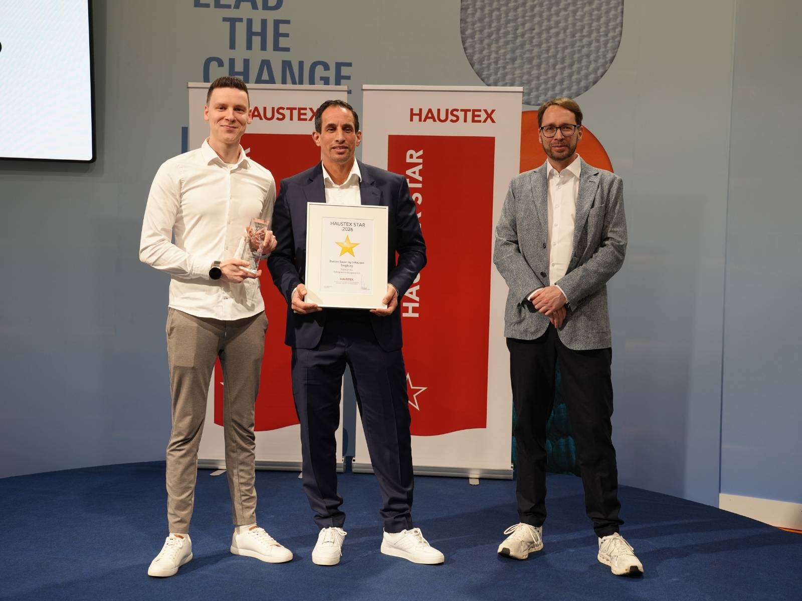 Siegerfoto mit Urkunde – Haustex Star 2026