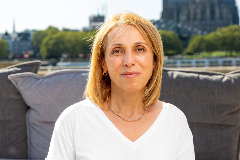 Atelierleiterin Figen Yildiz im Daunen-Atelier